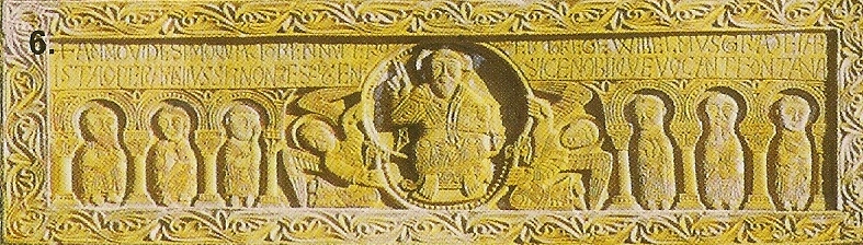 Saint-Genis-des-Fontaines, Eglise abbatiale Saint Michel, Portail, Linteau (debut XIe) en forme de bas-relief.jpg